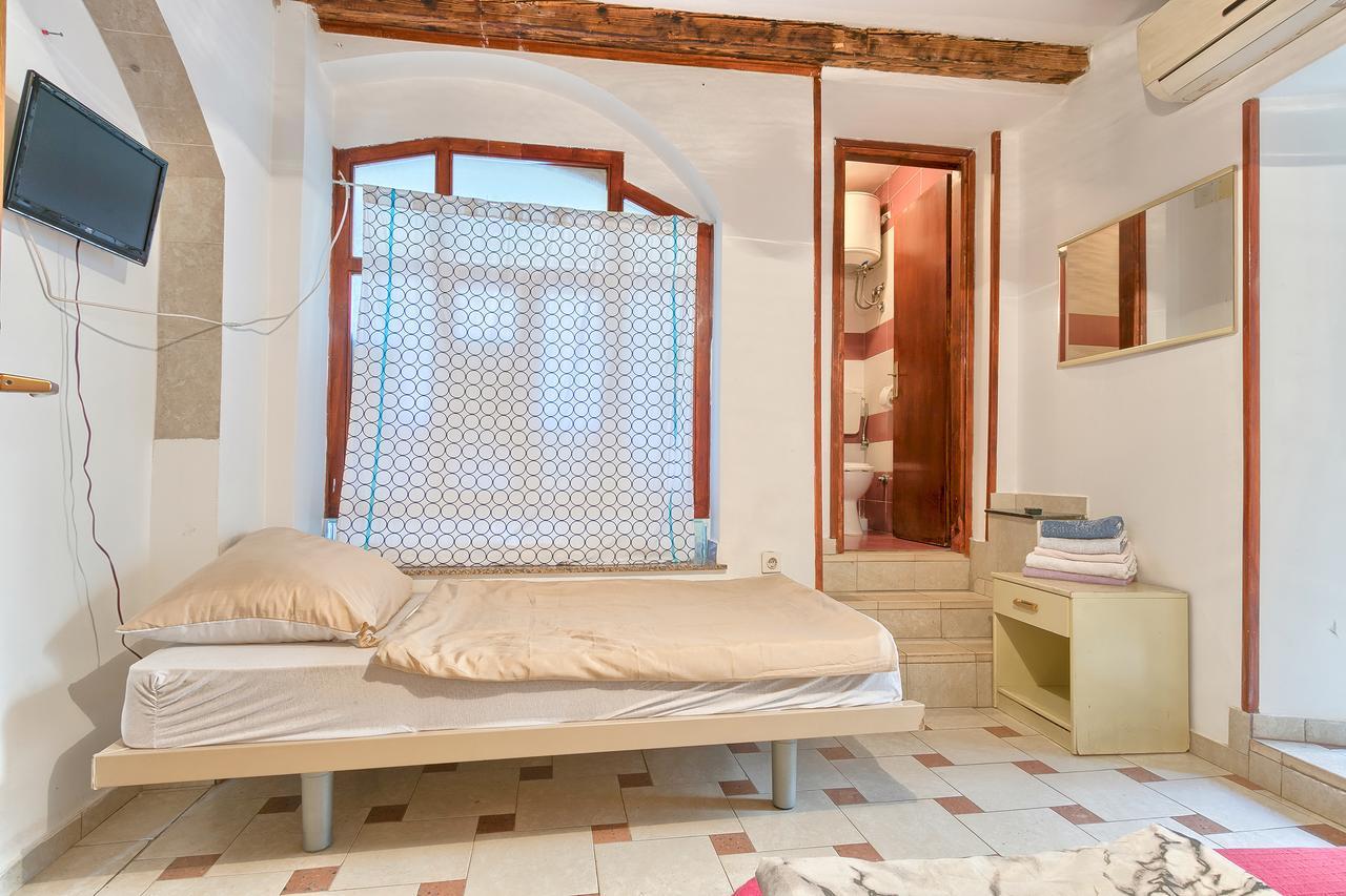 Hostel Pula Exterior photo