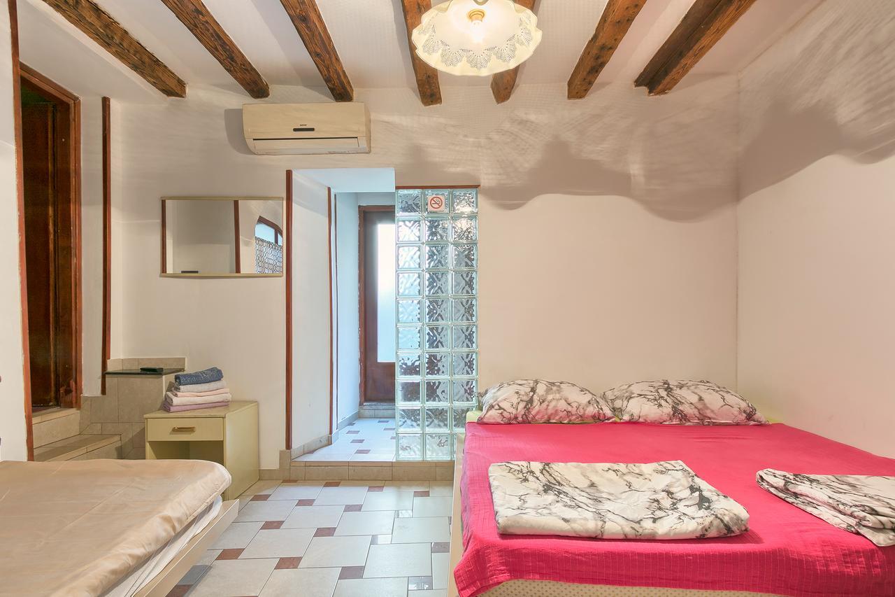 Hostel Pula Exterior photo