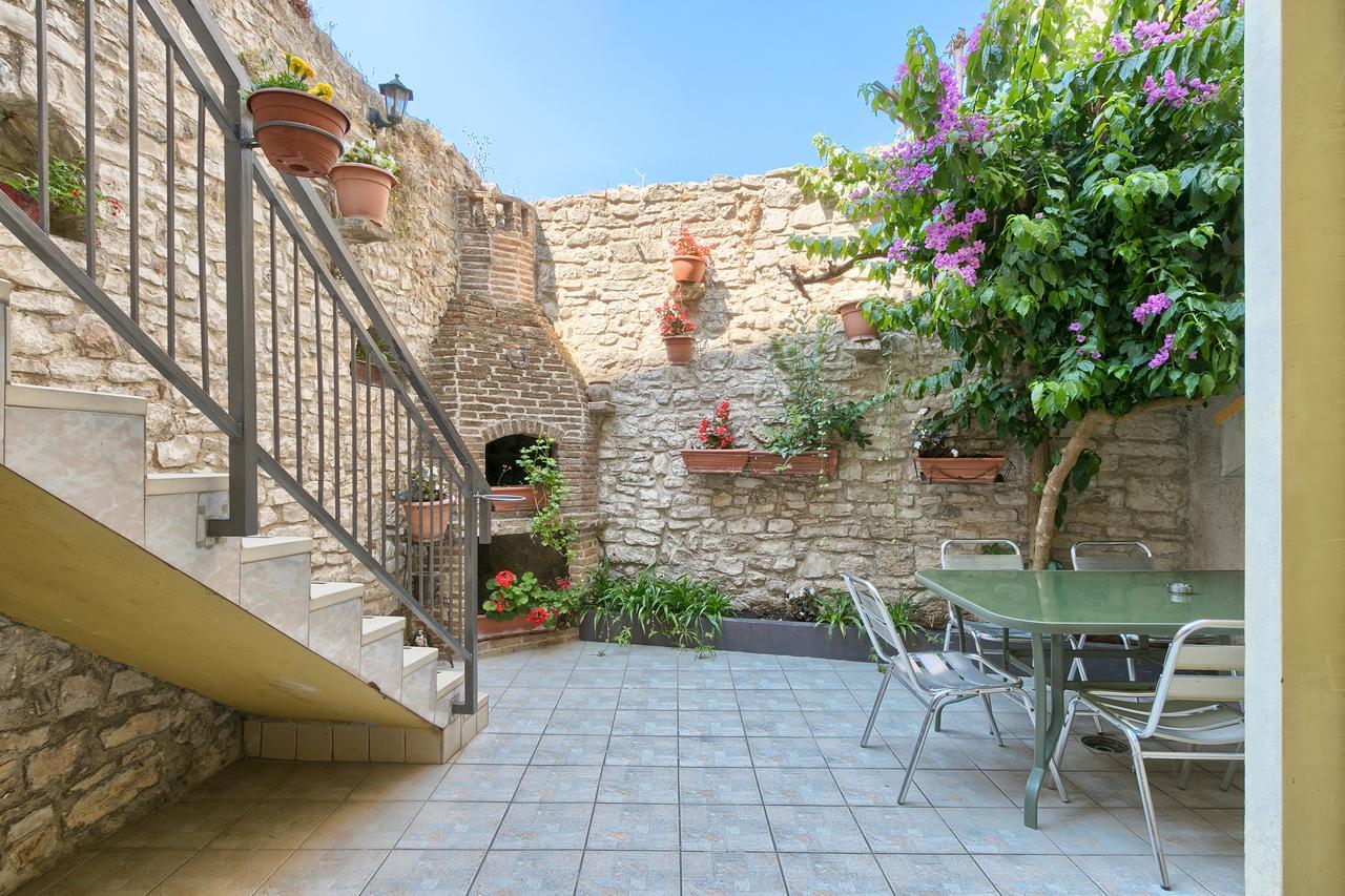 Hostel Pula Exterior photo