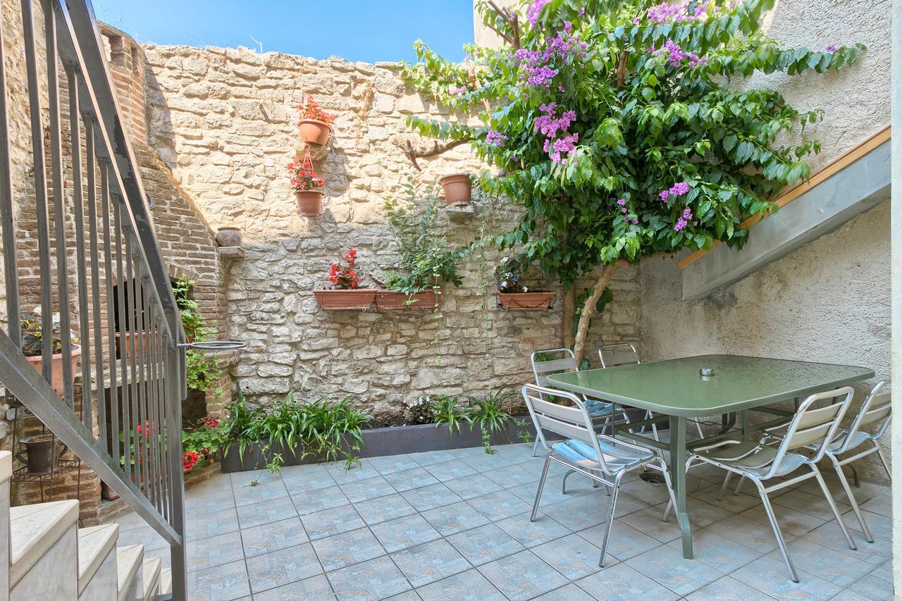 Hostel Pula Exterior photo