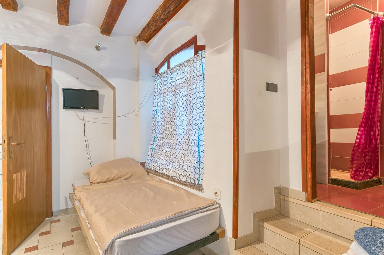 Hostel Pula Exterior photo