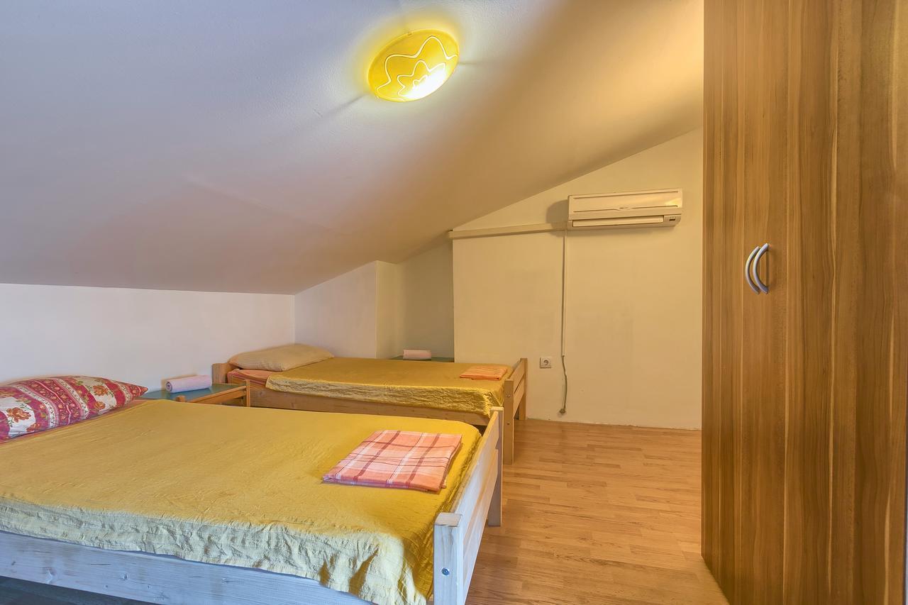 Hostel Pula Exterior photo